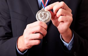 Постоянная часть денежного вознаграждения сотрудника