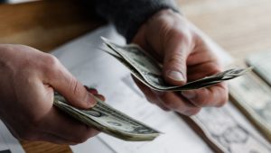 Сколько денег из бизнеса владелец может брать себе